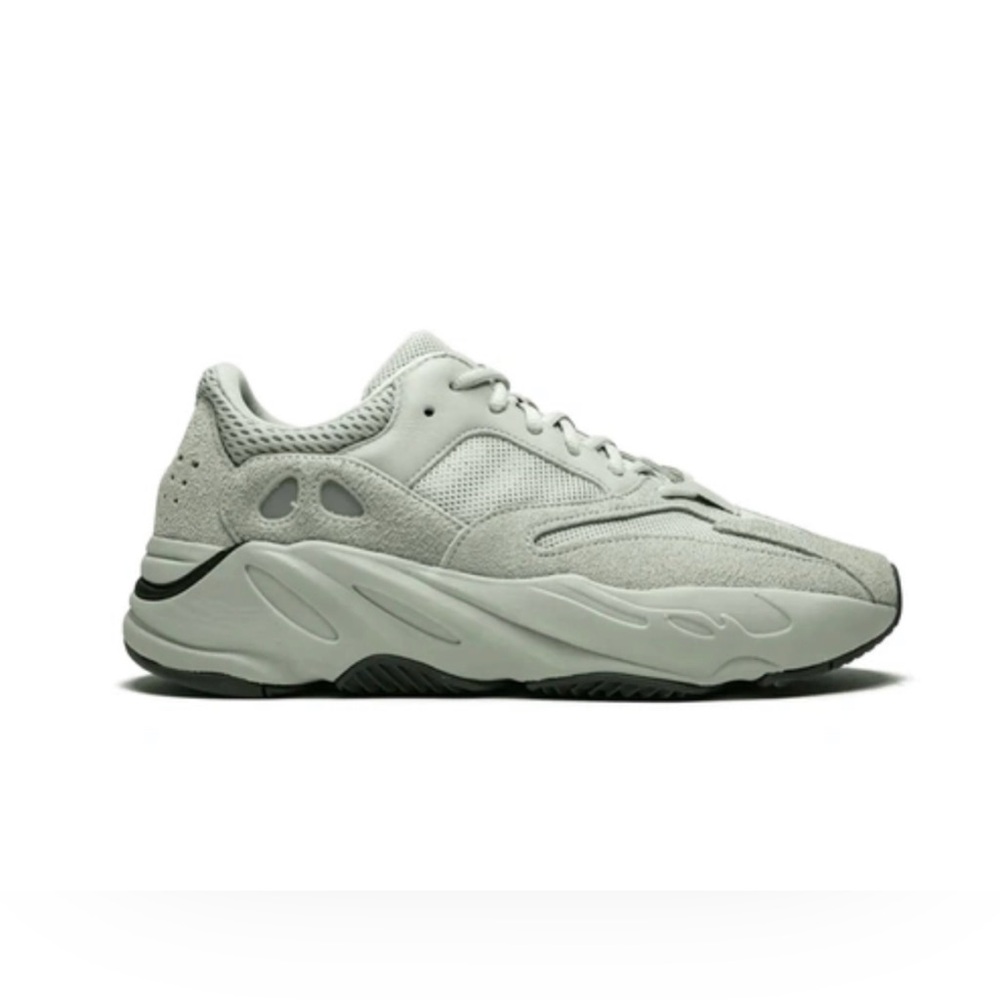 YEEZY BOOST 700